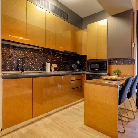 Modern Large In French Quarter Area