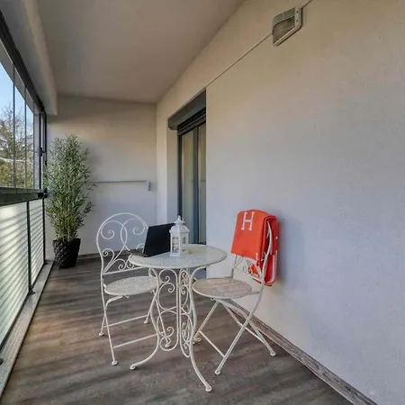 Modern Large In French Quarter Area 公寓